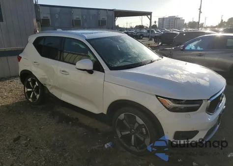 2019 Volvo Xc40 T4 Momentum z USA, uszkodzony, nr VIN YV4AC2HK4K2154423